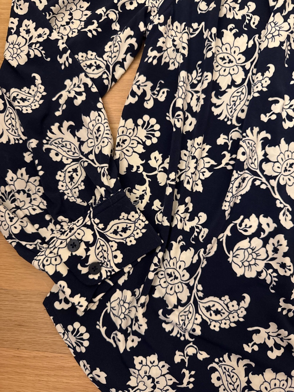 NEW Lane Bryant Size 14/16 Navy Blue Floral V Neck Blouse - Picture 4 of 5